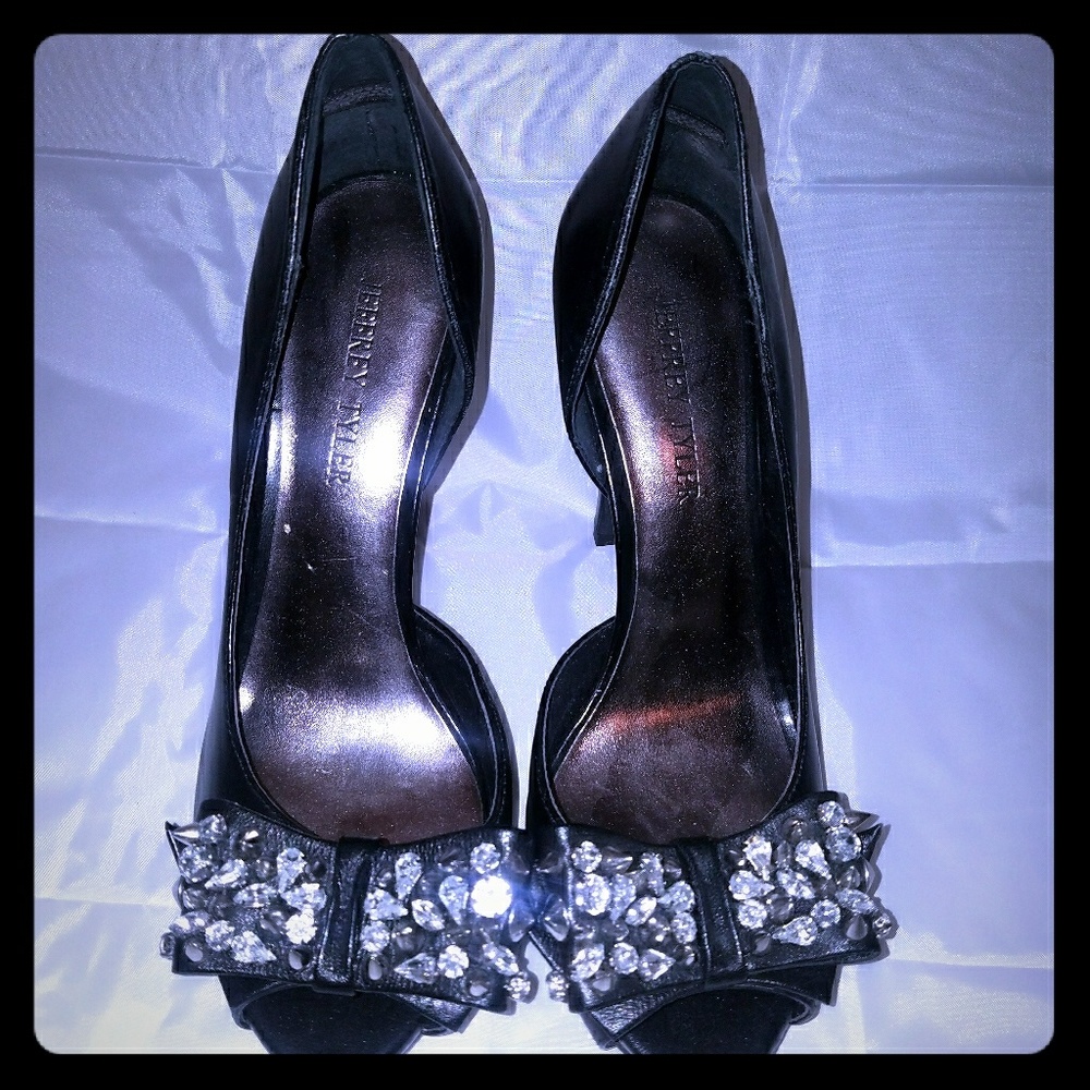 Brand new Size 8.5 Jeffrey Tyler Heel